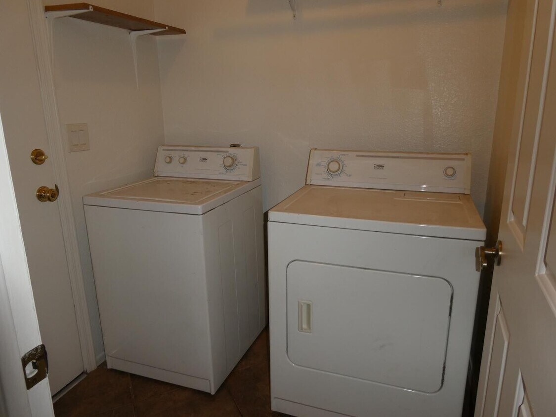 Foto del edificio - Great 3 Bedroom Home that Backs to Golf Course!