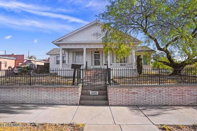 Building Photo - 3225 Fort Blvd