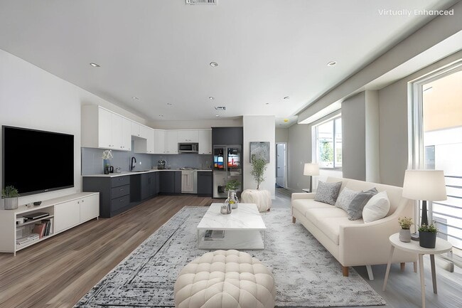 Building Photo - Luxury 4 Bedroom 3-Story Townhomes
