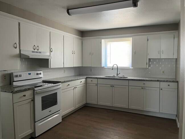 Kitchen - 301 Austin St