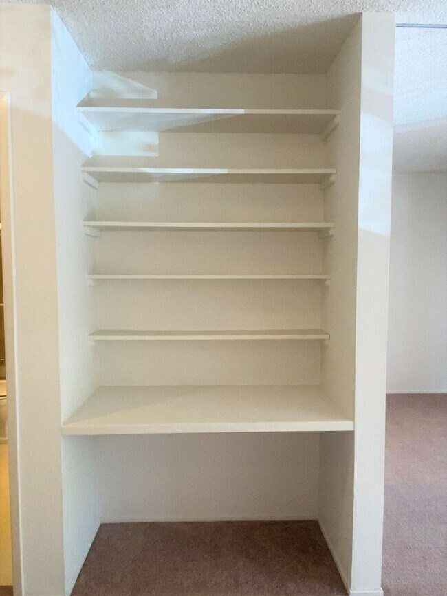 Building Photo - $500 OFF FIRST MONTH RENT!!! Studio Condo ...