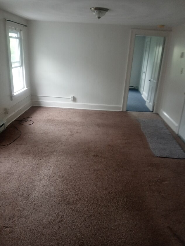 Primary Photo - 166 Divinity St