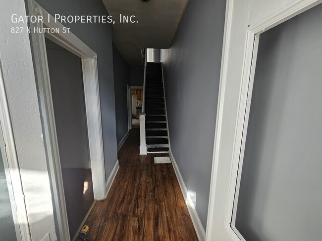 Foto del edificio - 827 Hutton St