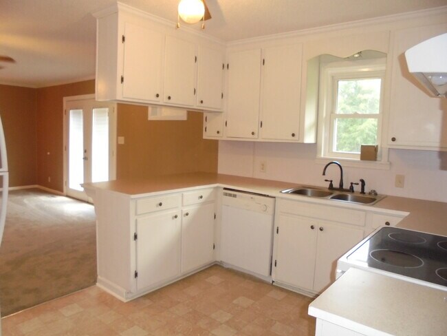 Building Photo - 533 County Road 255, New Brockton, AL