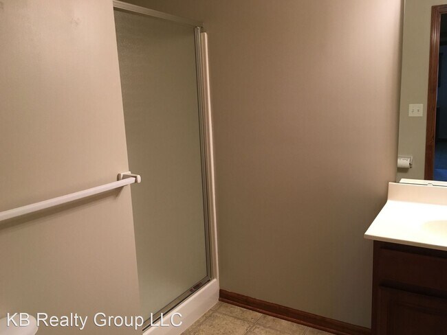 Building Photo - 2 br, 2 bath House - 1106 NW Willow Dr