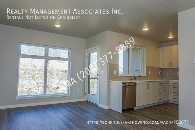 Foto del edificio - One of a Kind One Bedroom Condo on the Boi...