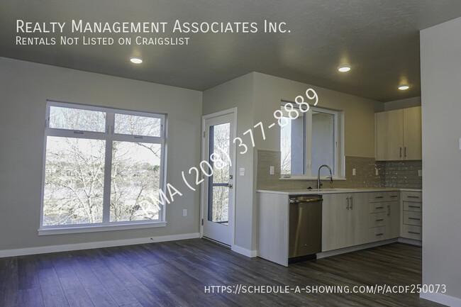 Building Photo - One of a Kind One Bedroom Condo on the Boi...