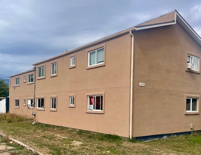 Foto del edificio - 4370 Loomis Ave