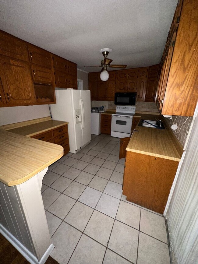 Foto del edificio - Lovely East Memphis home offering 2brs/1ba...