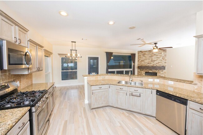 Foto del edificio - 21610 Iron Ridge Ct