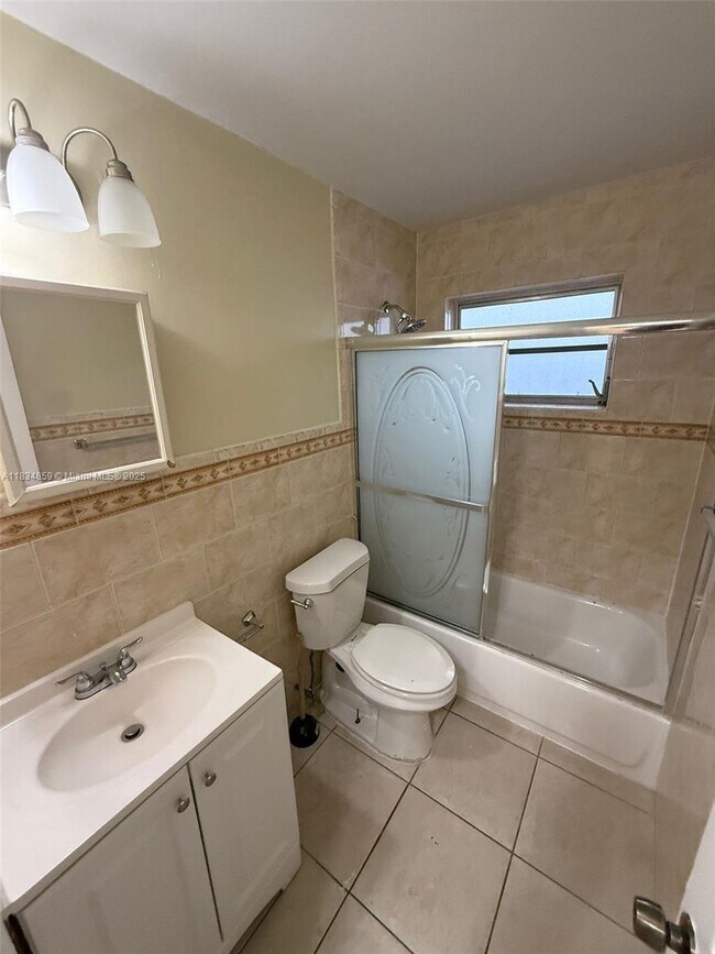 Foto del edificio - 1225 W 30th St