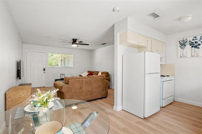 Foto del edificio - 8603 Woodstone Dr