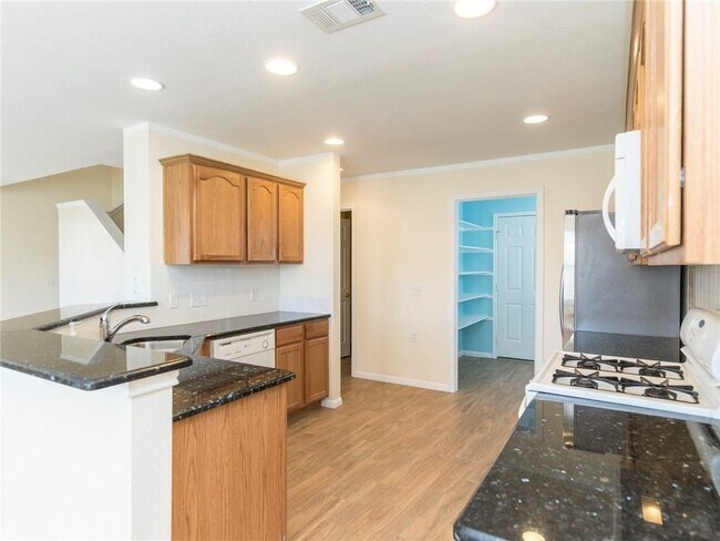 Foto del edificio - 5509 Rayburn Ln