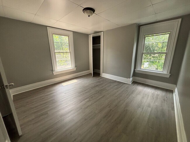 Foto del edificio - Newly updated 3 bedroom apartment in Mt Wa...