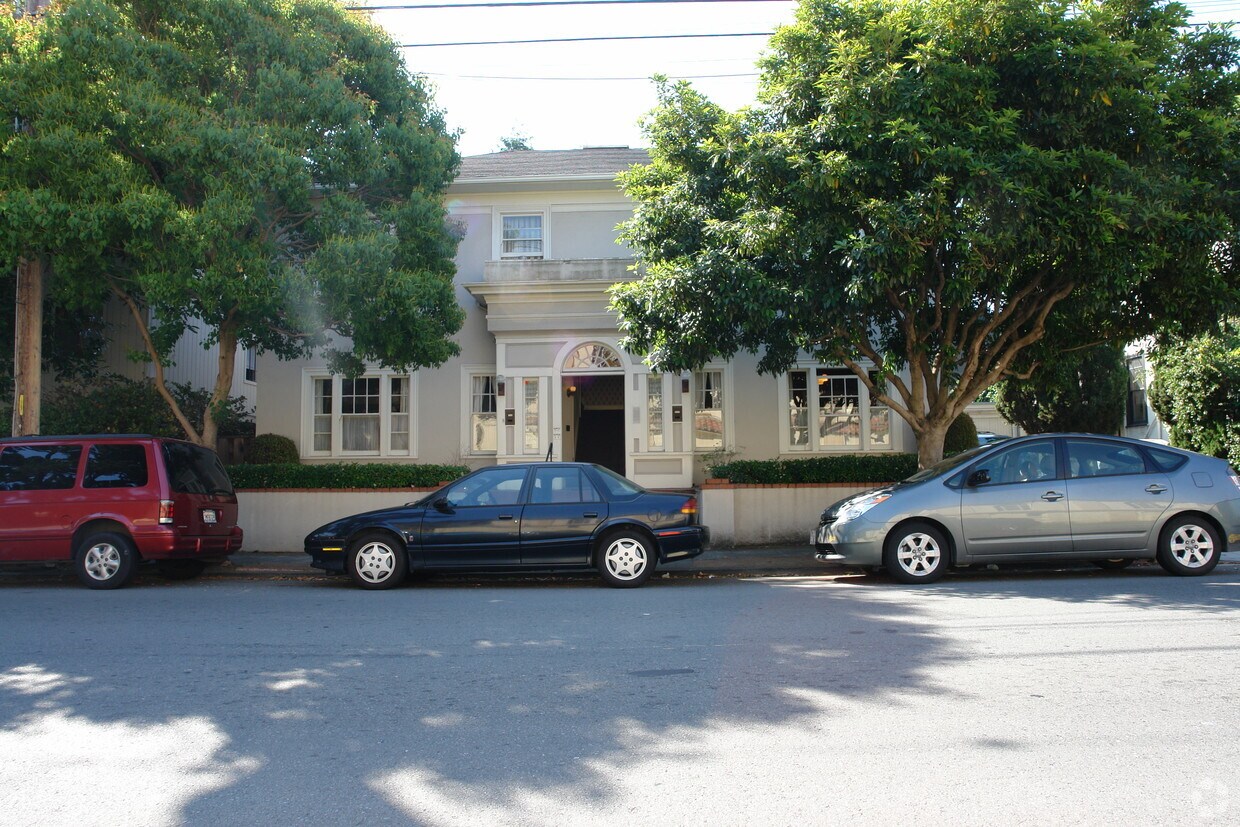 Primary Photo - 216 Tilton Ave