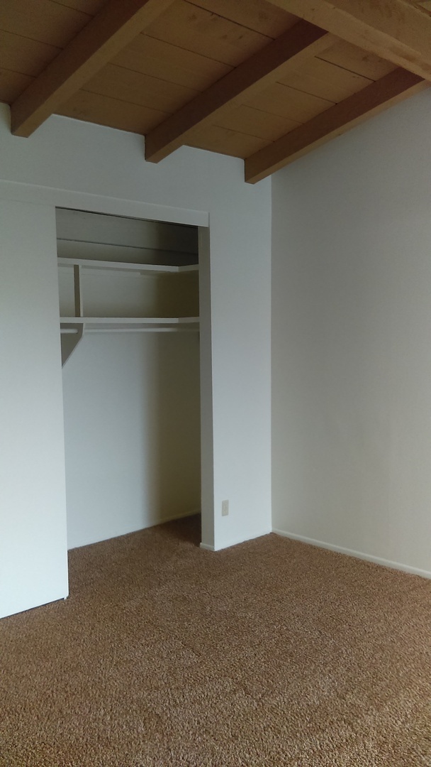 Foto del edificio - Spacious 2-bedroom 1-bathroom upstairs con...