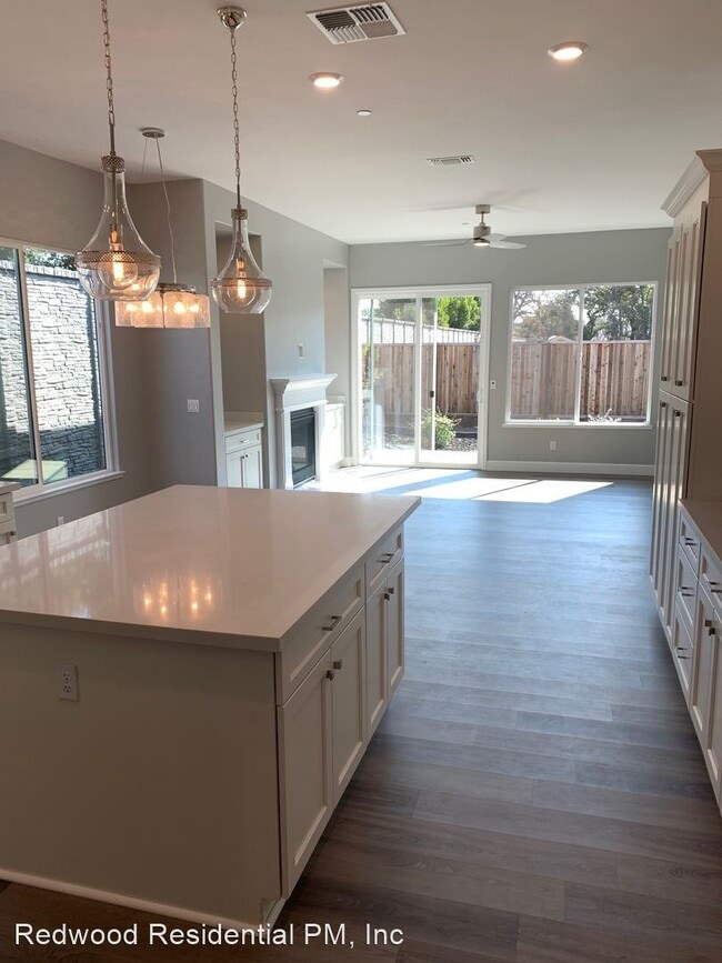 Building Photo - 4 br, 3 bath House - 6 Chelsea Drive