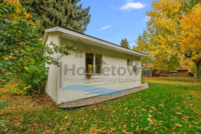 Building Photo - 1 Bedroom 1 Bath Cottage Style Studio Home...