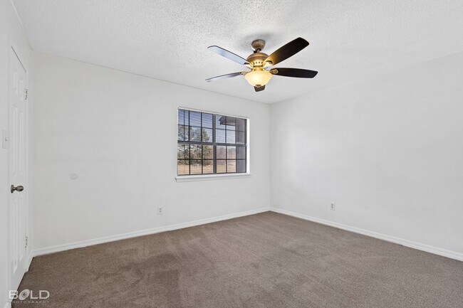Foto del edificio - Check Out this 2 bed 2 bath!!