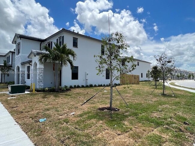 Building Photo - 28610 SW 133rd Ct