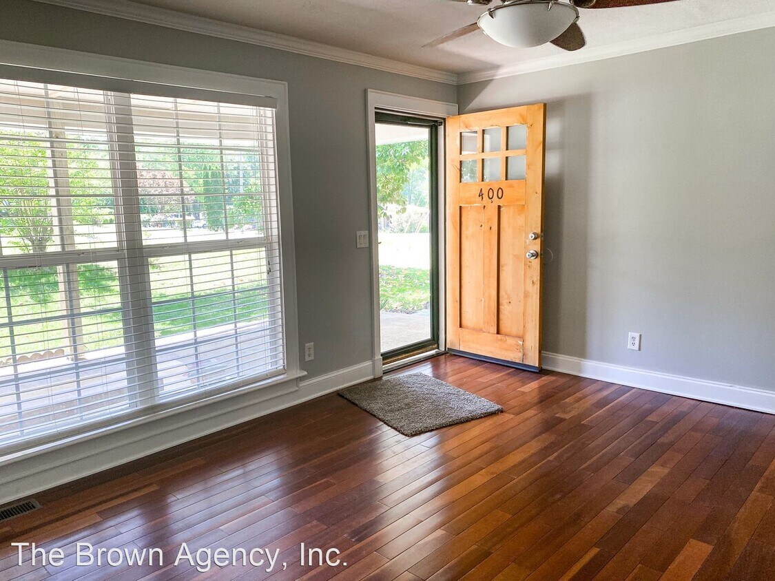 Primary Photo - 3 br, 1.5 bath House - 400 Crawford Rd.