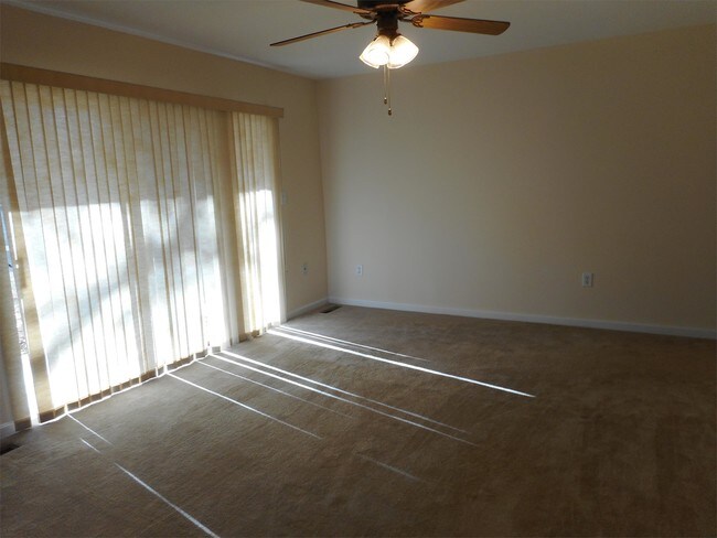 Foto del edificio - 1126 Chesapeake Dr