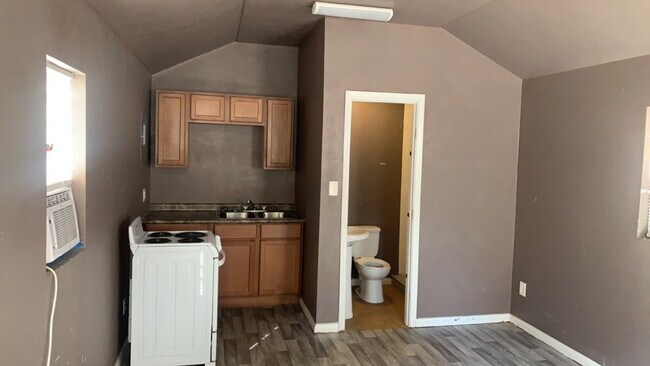 Foto del edificio - Cheap 1 bed tiny home available for Rent in Longview!