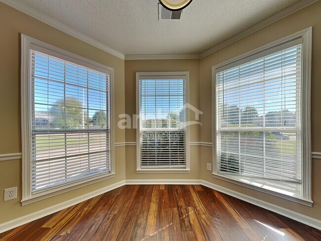 Foto del edificio - 6472 Daybreak Dr