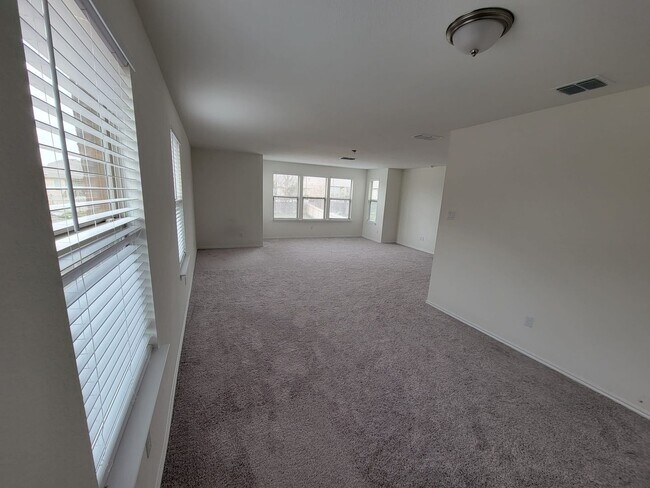 Foto del edificio - 5 Bedroom Single Family Home in Round Rock