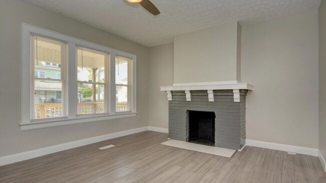 Building Photo - 735 Siebert St
