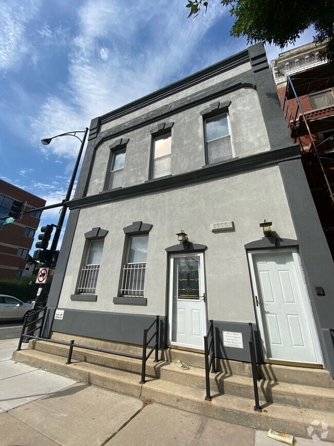 Building Photo - 1000 N Wood St