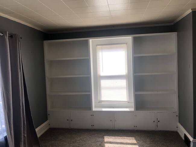 Living room build in shelves - 210 Penn Ter