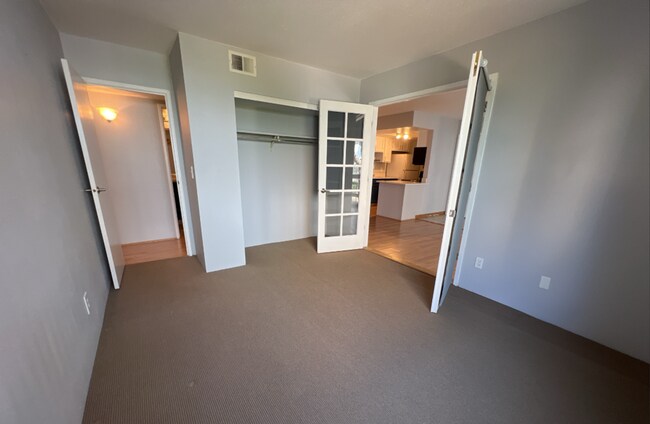 Foto del edificio - Beautifully Maintained Ground Level 2 Bed,...