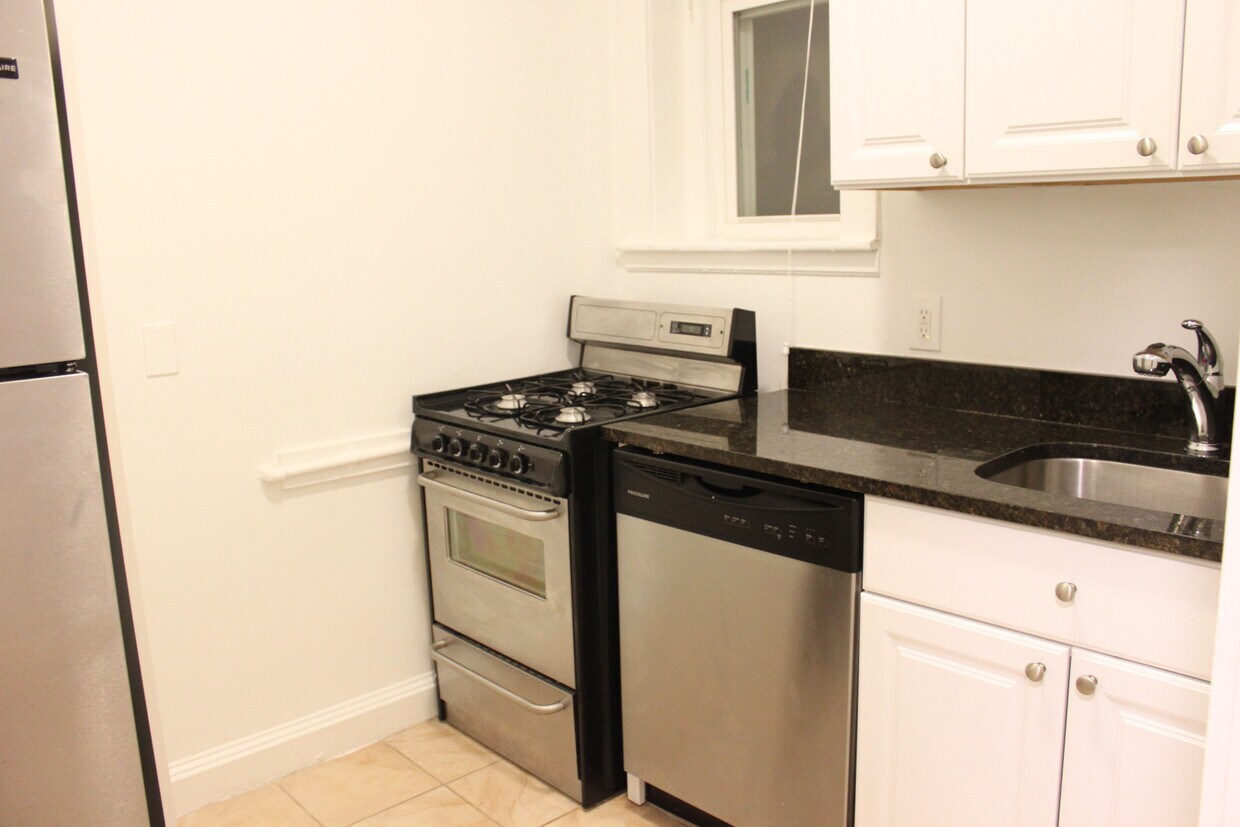 Foto principal - 86 Brainerd Rd