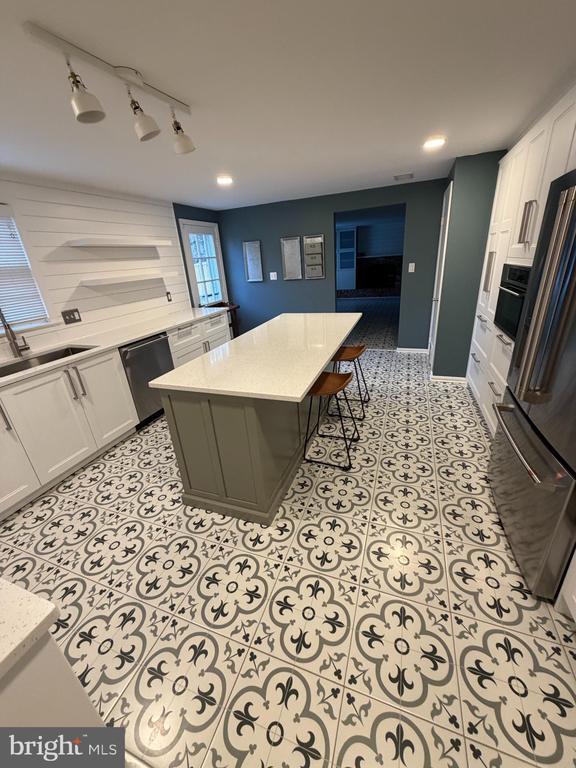 Building Photo - 7000 Old Cabin Ln