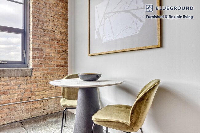 Foto del edificio - 2061 N Southport Ave