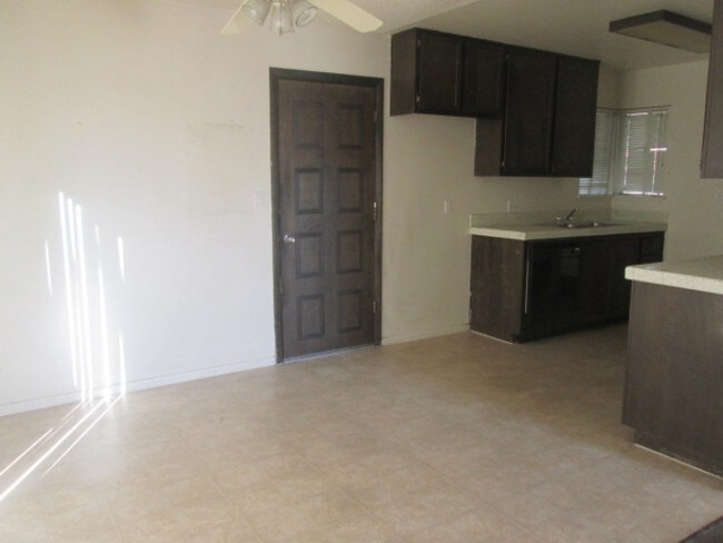 Foto del edificio - 5040 Swenson St