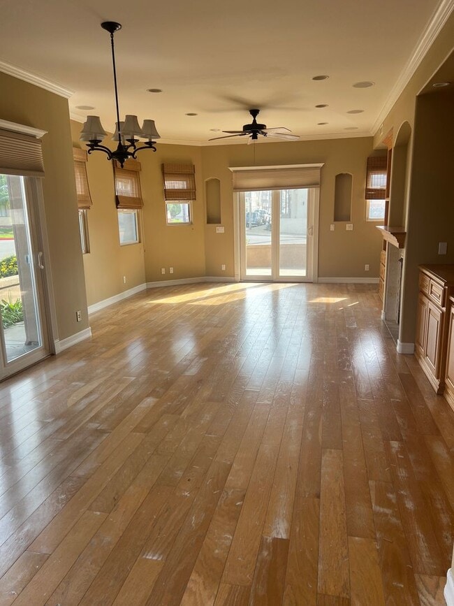 Foto del edificio - Custom home 1 block to ocean