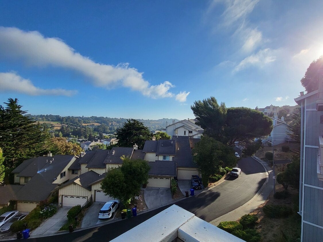 Recently Upgraded Townhouse in the Hills o... - Recently Upgraded Townhouse in the Hills o...