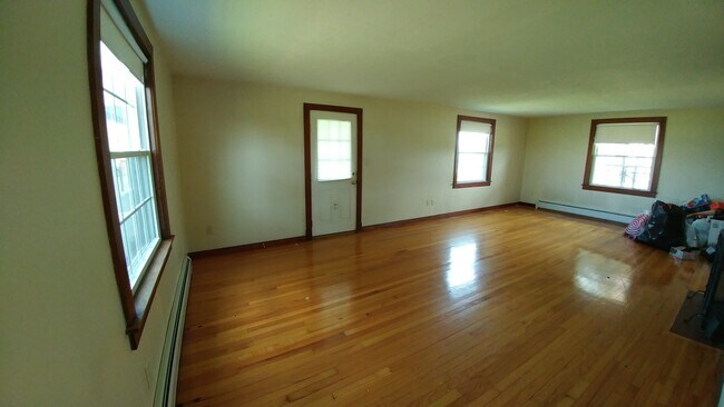 Building Photo - 43 S Maple St