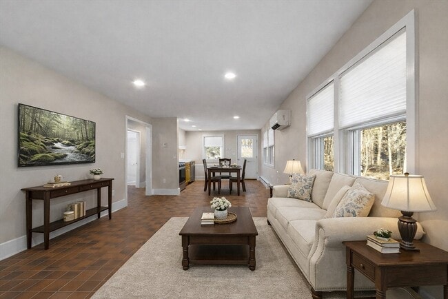 Building Photo - 82 Cedar St