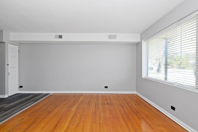 Interior Photo - 5338 S Kenneth Ave. Chicago IL