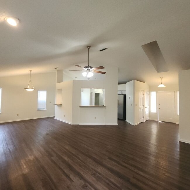 Foto del edificio - Chimeny Lake Home COMING SOON