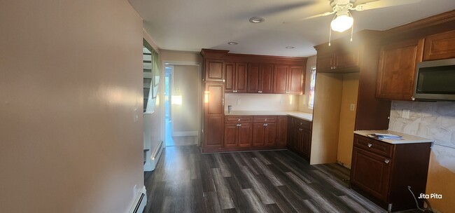 Kitchen - 1050 Sullivan St