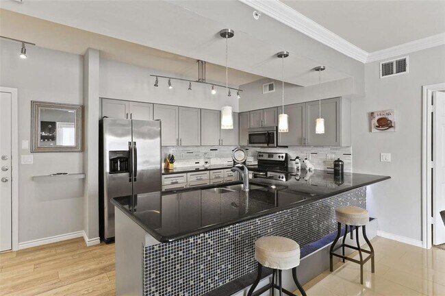Building Photo - 3102 Kings Rd