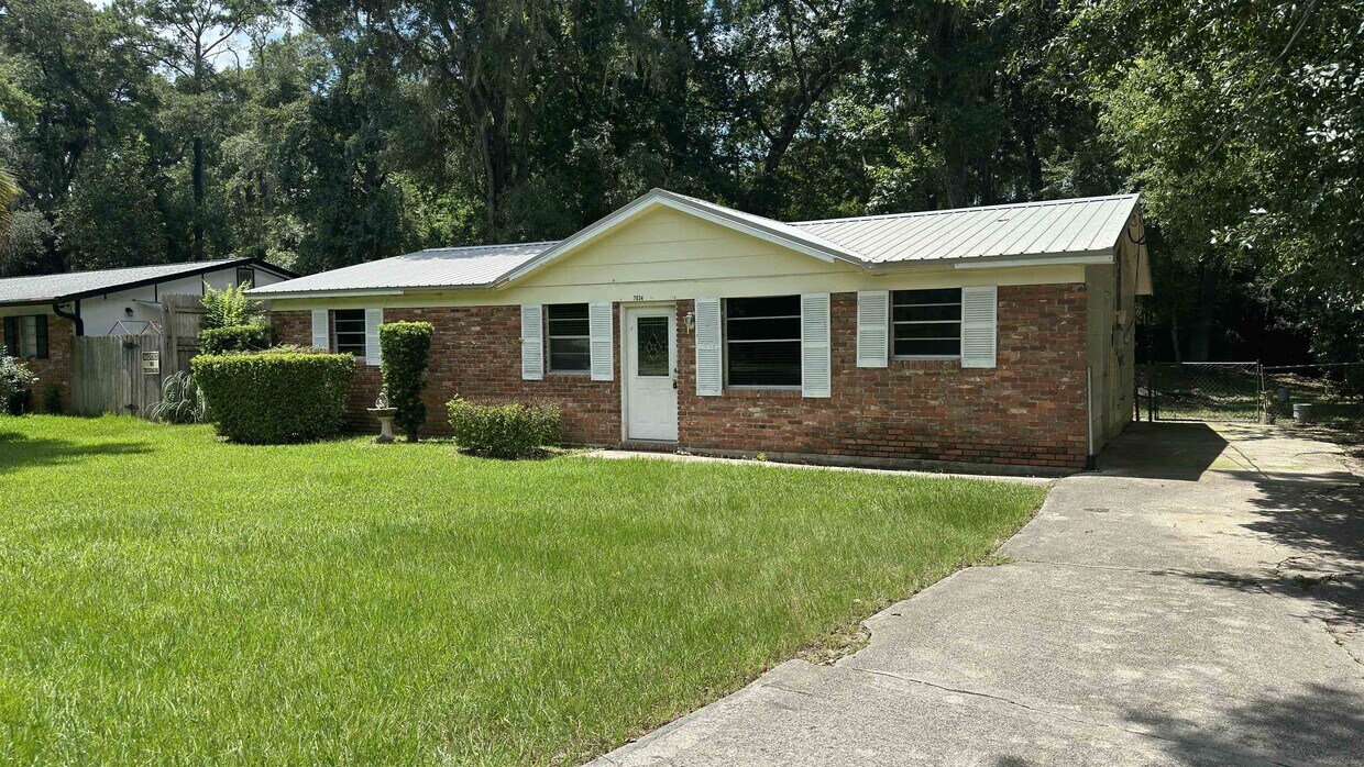 Primary Photo - 2034 Harriet Dr