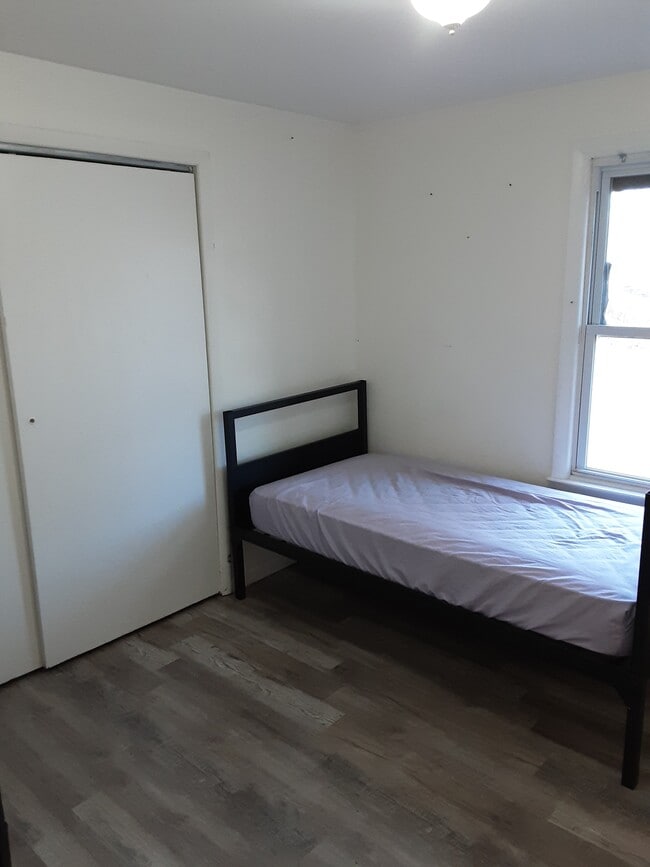 Foto del edificio - 13 Rock Ridge Ave