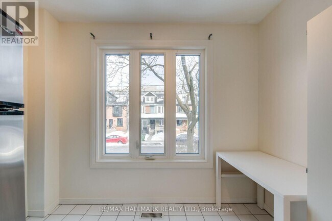 Photo du bâtiment - 6 Empire Ave