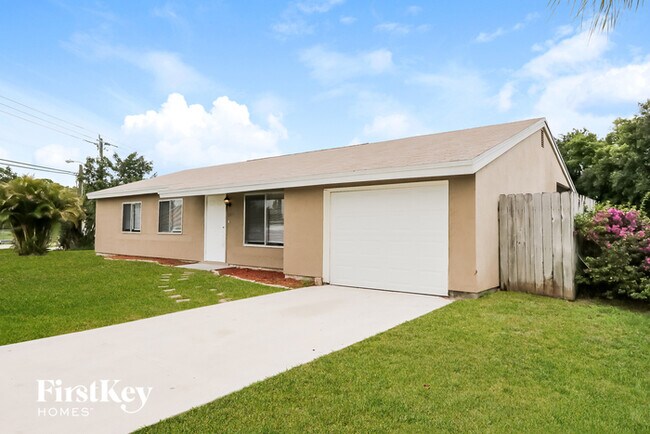 Building Photo - 301 SE Whitmore Dr