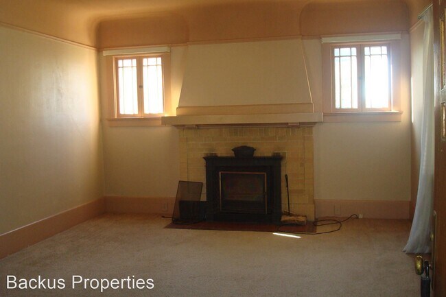 Building Photo - 2 br, 1 bath House - 75 2nd St.